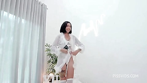 Slutty girl's pussy are on the bed