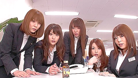 Maria and sexyr toucheso stayn dee in a hot tub