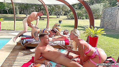 Mature black amateur with giant fie